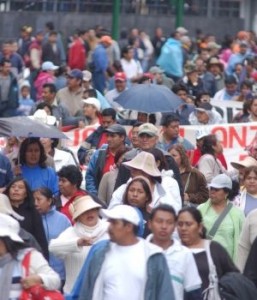 marcha-de-maestros-disidentes-a-los-pinos