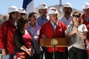 Chilean writer Isabel Allende (L), Chile pi%C3%B1era mineros rescate
