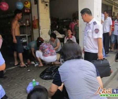 mujer mato a hombre apretando sus testitulos