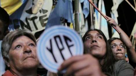 Cristina-Fernandez-promulga-expropiacion-YPF_TINIMA20120504_1198_5