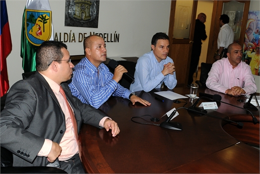 Firman convenio para la creación del nuevo Sistema de Transporte Público Colectivo, TPM