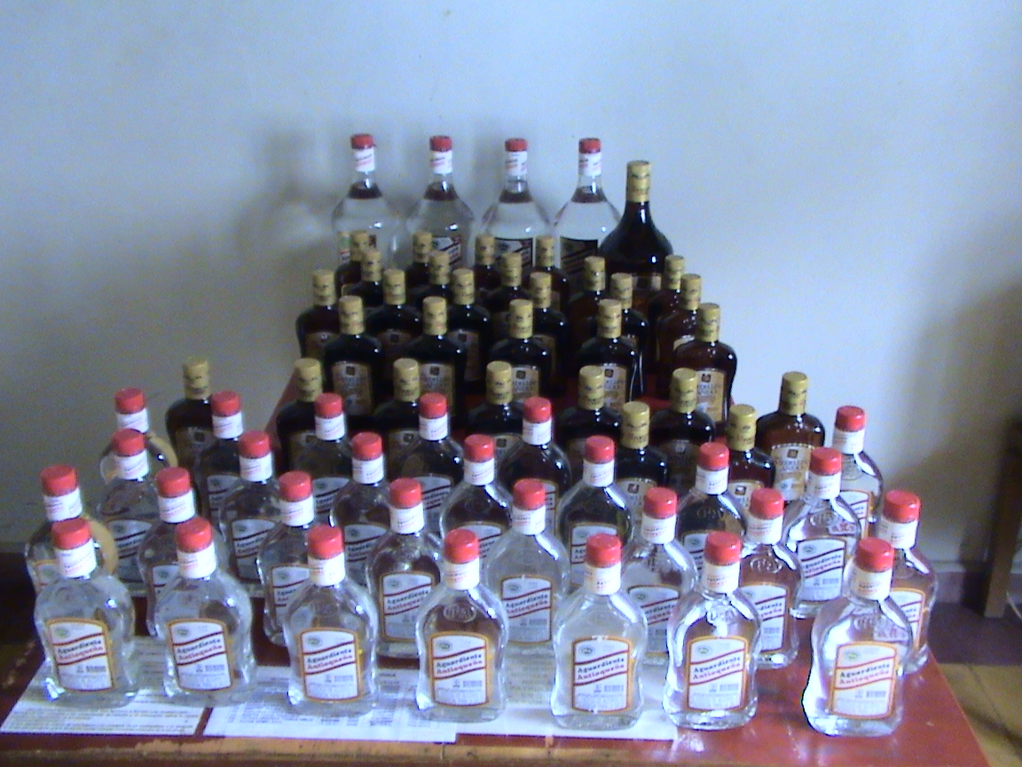 En antioquia, 30 de cada 100 botellas de licor son de contrabando