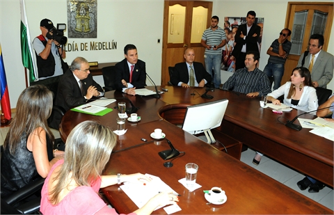 Alcalde abre oferta pública para construcción del Corredor del Tranvía de Ayacucho