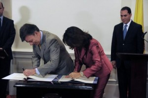 photo_1348519135707-1-0