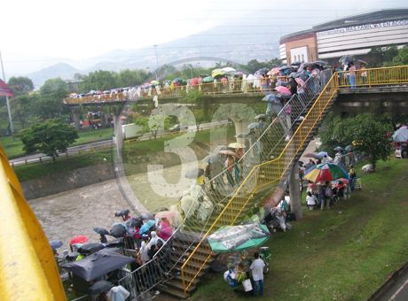 Medellín: Largas filas en primera jornada de inscripción de Mas familias en Acción
