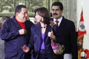 canciller-Holguin-y-chavez-300x200