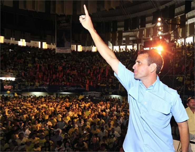 hENRIQUE cAPRILES11
