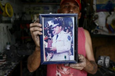 En Venezuela aún no saben qué ocurrirá el día en que Chávez debería asumir 7 La cercanía del 10 de enero, cuando Hugo Chávez, gravemente enfermo en Cuba desde hace más de tres semanas, debía asumir su cuarto mandato, intensificó el debate entre la cúpula chavista, reunida en La Habana, y la oposición, que exige la publicación del diagnóstico médico del presidente.