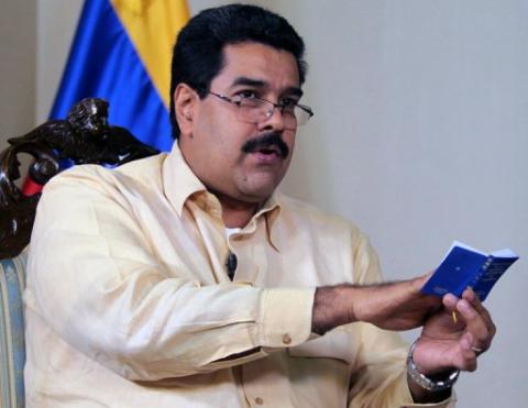 Diosdado Cabello reelecto a la presidencia del Parlamento venezolano 8 La Asamblea Nacional venezolana inicia sus sesiones este sábado en el marco de un agrio debate entre el gobierno y la oposición sobre la juramentación prevista para el jueves del presidente Hugo Chávez, hospitalizado en Cuba en grave estado.
