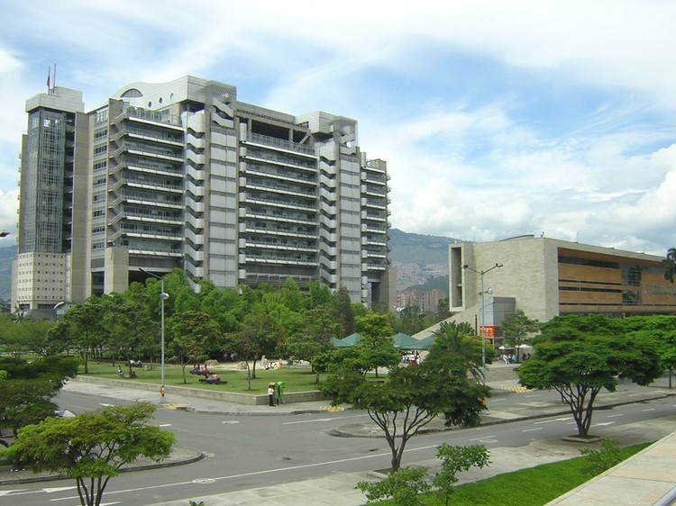 Edificio EPM ParquePiesDescalzos Medellin Copiar