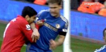 Video del mordisco del uruguayo Luis Suárez a Ivanovic ¿Terapia para controlar su ira?