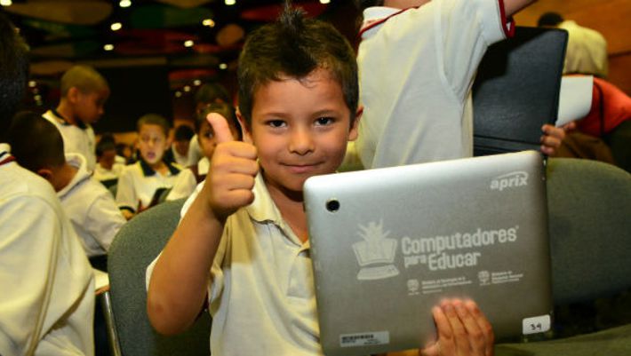 Alcaldía y MinTIC entregaron de manera ‘simbólica’ 5 mil tabletas digitales