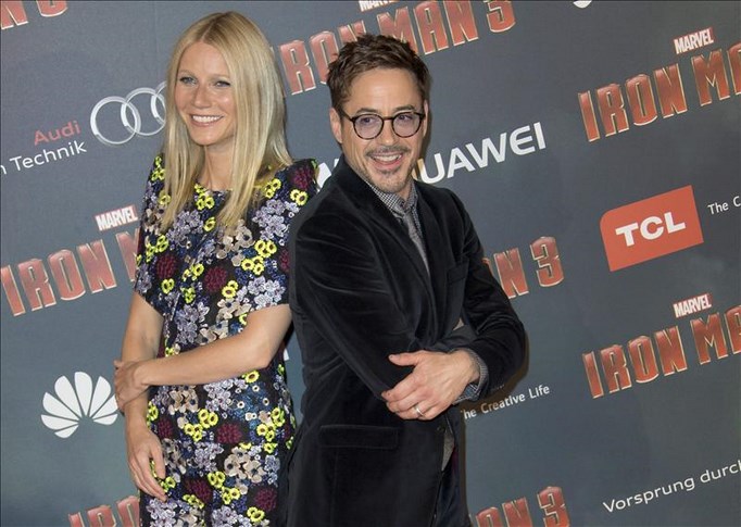 Los actores estadounidenses Gwyneth Paltrow (izq) y Robert Downey Jr. posan para los fotógrafos en la presentación de la película "Iron Man 3" en Múnich (Alemania). EFE/Archivo