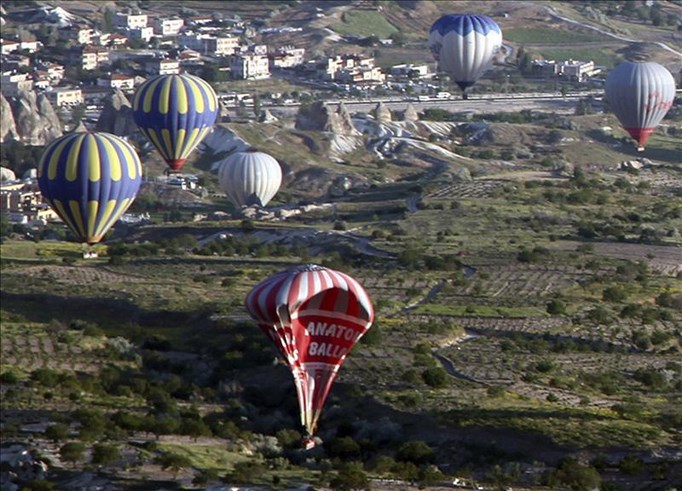 Tres brasileñas muertas al caer un globo en Turquía, con 22 heridos