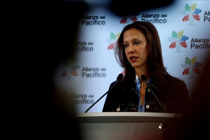 La presidenta de Proexport, María Claudia Lacouture, ofrece una rueda de prensa en Cali (Colombia). EFE