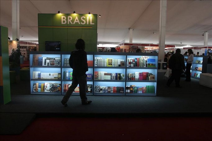 Colombia, el país homenajeado del año, acude con un stand con paredes decoradas con los perfiles de sus once escritores y ilustradores que asistirán al evento. EFE/Archivo