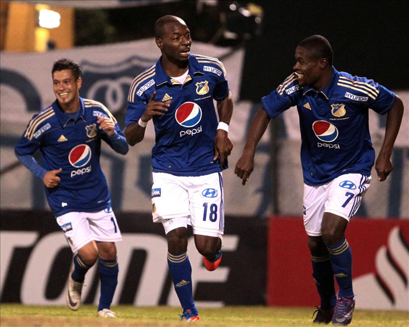 Liga Postobon I 2013: Millonarios golea a Once Caldas y encabeza el Cuadrangular A 2 Millonarios, que terminó sexto en la clasificación de la fase de todos contra todos, demostró en el bogotano El Campín su superioridad sobre los de Manizales en un juego rápido y ofensivo, aunque Once Caldas llegó a mantener el ritmo de respuesta. EFE/Archivo