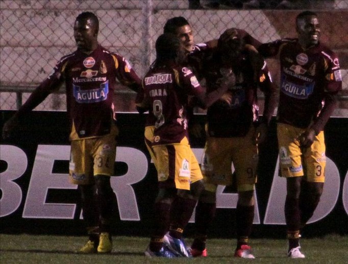 Imagen de archivo de algunos de los jugadores de Deportes Tolima de Colombia. EFE/Archivo