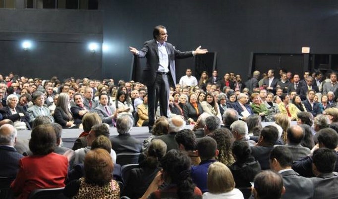 Óscar Iván Zuluaga, Precandidato Presidencial.