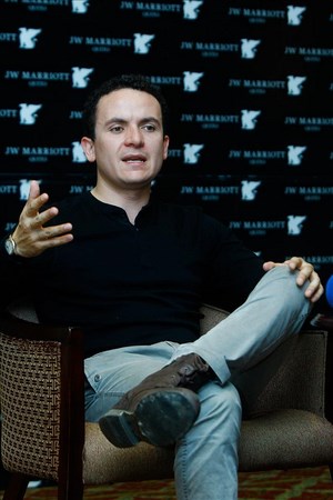 Fotografía del 12 de junio de 2013 del cantante colombiano Fonseca, en Quito (Ecuador). EFE