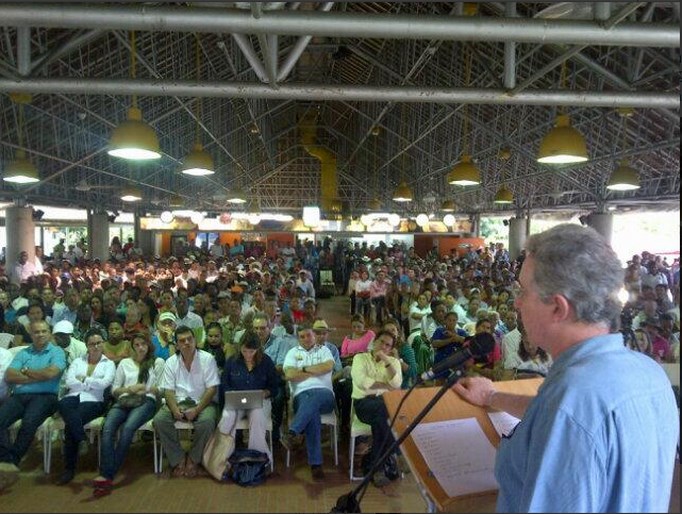 Taller Democrático. Uribe en Apartadó.