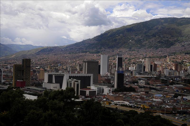 Venezolanos en Medellín se reunen en la calle Caracas