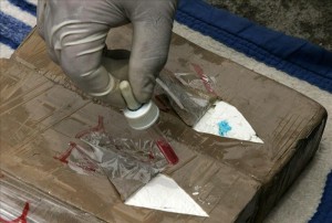 Detienen a tres colombianos y decomisan 310 kilos de cocaína en Costa Rica 2 El operativo estuvo a cargo de oficiales del Servicio Nacional de Guardacostas que localizaron el sábado la lancha rápida de 26 pies de largo, a 47 millas al sur de Quepos, provincia de Puntarenas (Pacífico central). EFE/Archivo