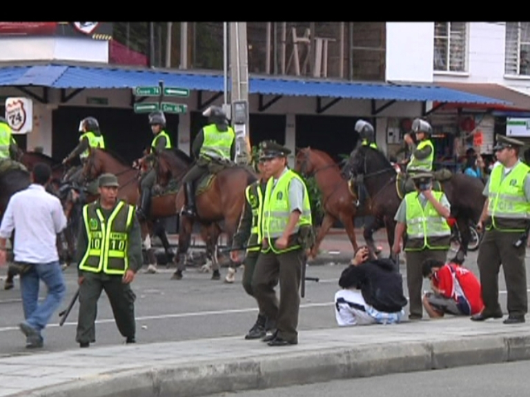 Dos policías resultaron heridos durante final entre Nacional y Santa Fe 1 DISTURBIOS