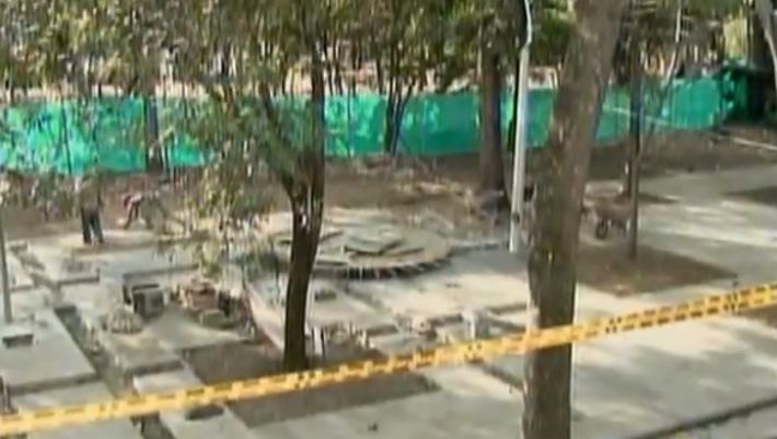 La Universidad de Antioquia despide su mítico 'aeropuerto' 2 desapareció el mítico 'aeropuerto' de la Universidad de Antioquia, donde se podía leer ¡Porque no todo lo que vuela es pájaro...!