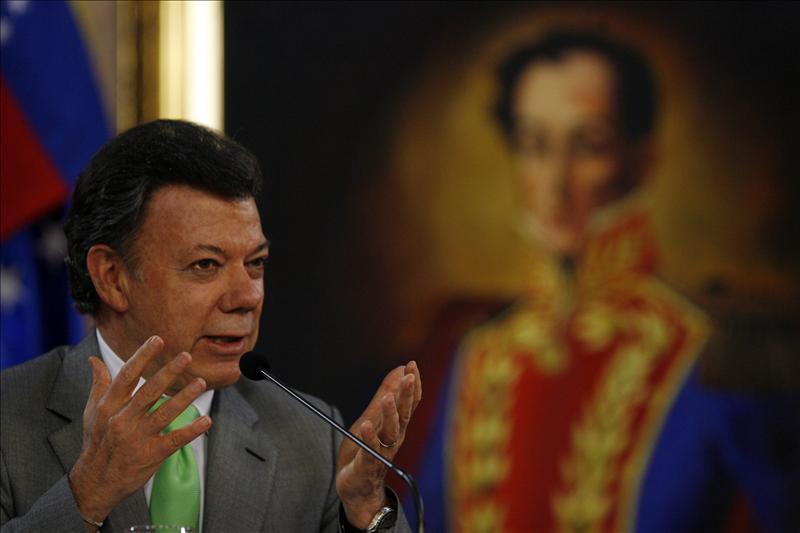 En la imagen un registro del presidente de Colombia, Juan Manuel Santos, quien calificó la estrategia económica aplicada por su Gobierno como "un éxito" probado en resultados como la inflación "más baja" en el último medio y un índice de desempleo que disminuye y se mantiene por debajo del 10%