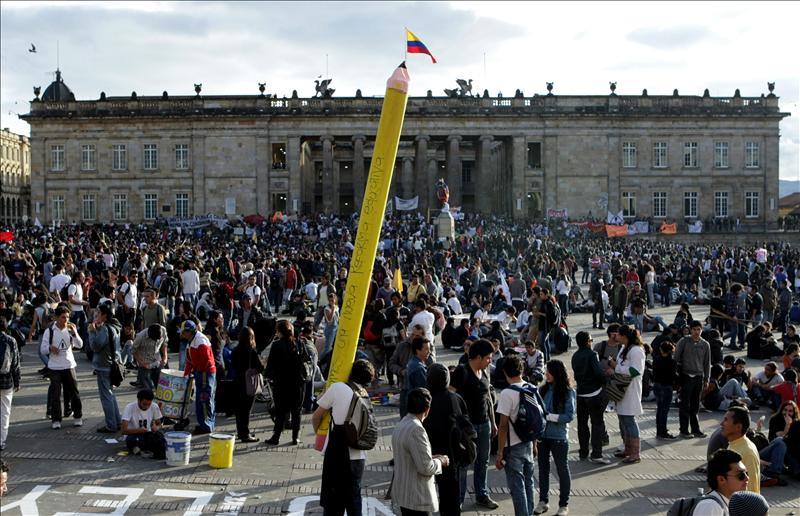 En una resolución aprobada se manifestó el apoyo y "solidaridad" de esta plataforma al paro nacional que camioneros, maestros, campesinos y otros grupos sociales han convocado en protesta contra diversas políticas del Gobierno del presidente Juan Manuel Santos. EFE/Archivo