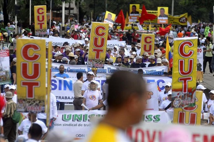 la Federación Sindical Mundial (FSM) exige al Gobierno garantías para que la protesta obrera y sindical se respete y no sea agredida militarmente tanto por las fuerzas del Estado como paraestatales. EFE/Archivo