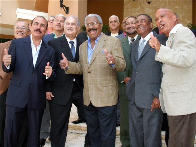 Los integrantes de la legendaria orquesta de salsa El Gran Combo de Puerto Rico posa para una fotografía. EFE/Archivo