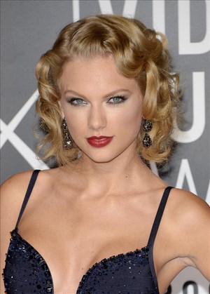 Taylor Swift ganó el premio al mejor vídeo de intérprete femenina con "I Knew You Were Trouble". EFE