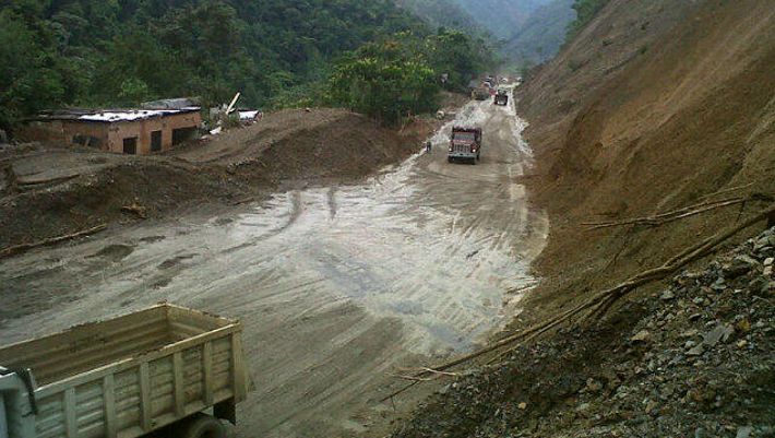 Nuevamente cerrada la Autopista Medellín-Bogotá por derrumbe