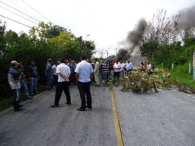 Continúa bloqueo de la vía a Sonsón - Antioquia 1 campesino2