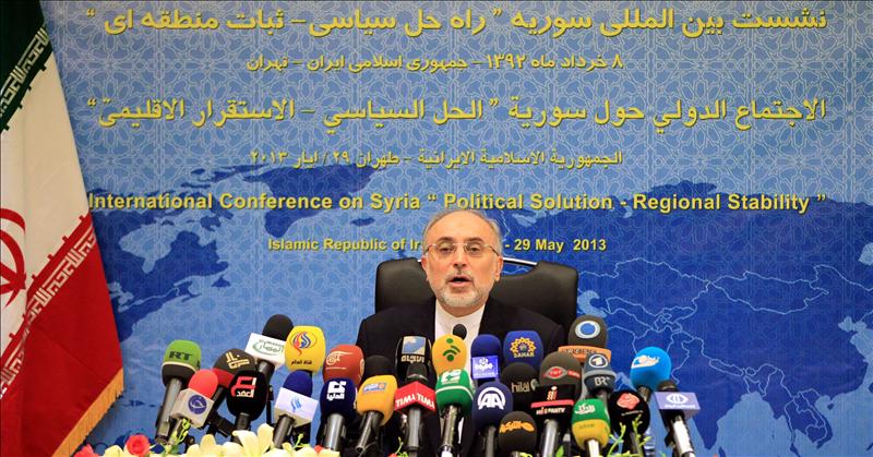 Irán construirá una nueva central nuclear con la colaboración de Rusia El ministro iraní de Exteriores Ali-Akbar Salehi habla durante una rueda de prensa.