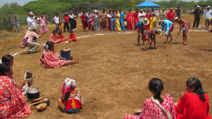 En 2007 se dio inicio a las conversaciones entre La comunidad indígena wayuu de Tamaquito II y Cerrejón; acuerdo que se concreta con el traslado colectivo que inicia el 13 de agosto