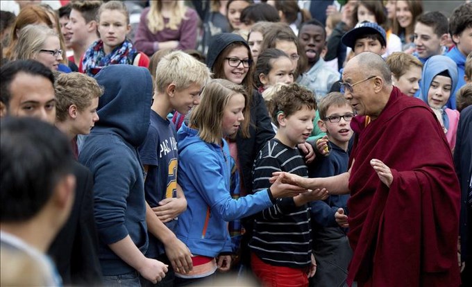El dalai lama aboga por un "siglo del diálogo" durante su visita a Alemania. EFE.