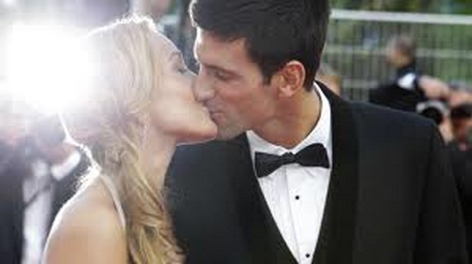 El número uno del mundo del tenis Novak Djokovic da el si, a su novia Jelena Ristic 1 djokovic y novia Copiar