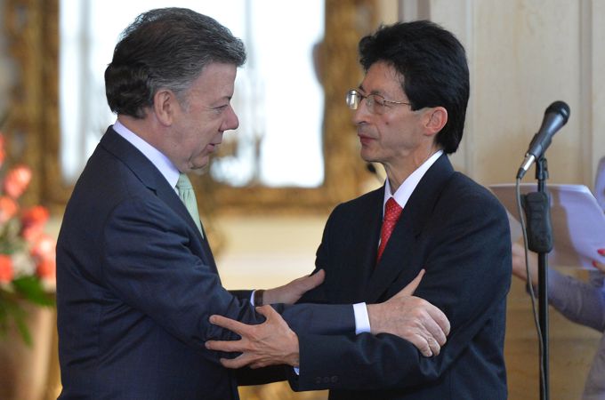 Luis Armando Tolosa Villabona jura ante el Presidente Juan Manuel Santos como magistrado de la Corte Suprema. Foto: César Carrión - SIG