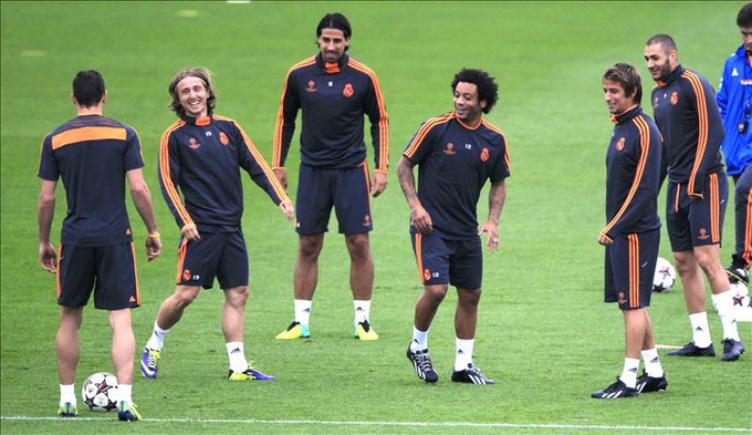 Champions League: Último entrenamiento con toda la plantilla, Xabi Alonso listo en 15 días