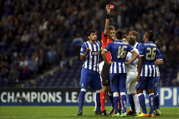 Champions League: 0-1. El Zenit vence ante un batallador Oporto que jugó 84 minutos con diez