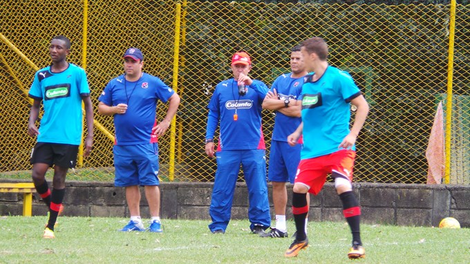 Oscar Pareja ex jugador del DIM habló en exclusiva con minuto30.com 2 La ciudad de Medellín se engalana por estos días con la celebración de los 100 años del Independiente Medellín.
