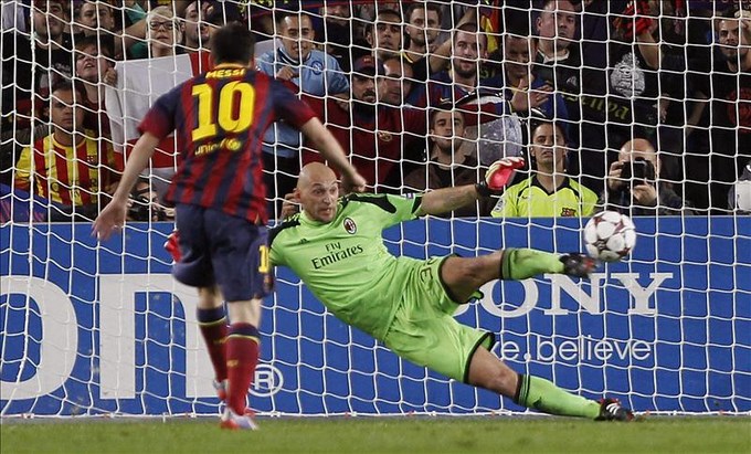 Liga campeones: Messi frena la reacción del Milán y el Barça, a octavos