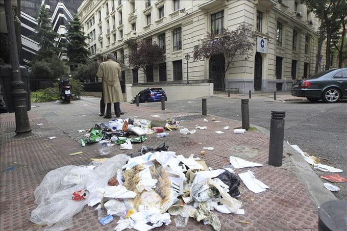 La basura ocupa el centro de Madrid en el tercer día de huelga de ...