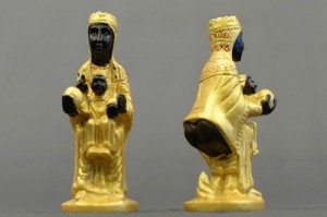 Figura de virgen defecando desata fuertes reacciones en España