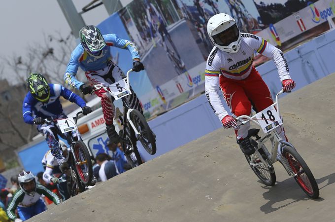 Colombia se baña de oro en los XVII Juegos Bolivarianos: Líder de la tabla de medallería 2 Mariana Pajón, bicicrocista colombiana ganadora del oro en Juegos Bolivarianos 2013