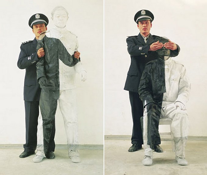 El hombre invisible oculta a los venezolanos entre billetes y harina.