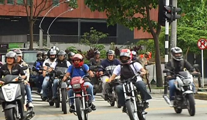 Concejal Cardona pide que haya un carril exclusivo para motos en Medellín